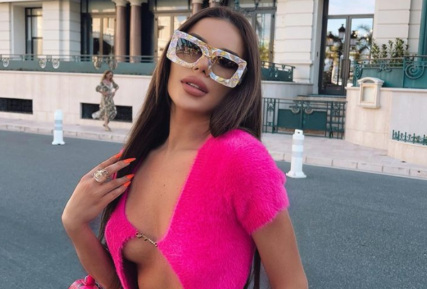 Tayna, 3 mijë euro për 1 veshje!