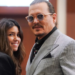 U përfolën për lidhje, Johnny Depp shfaqet me avokaten e tij në Pragë