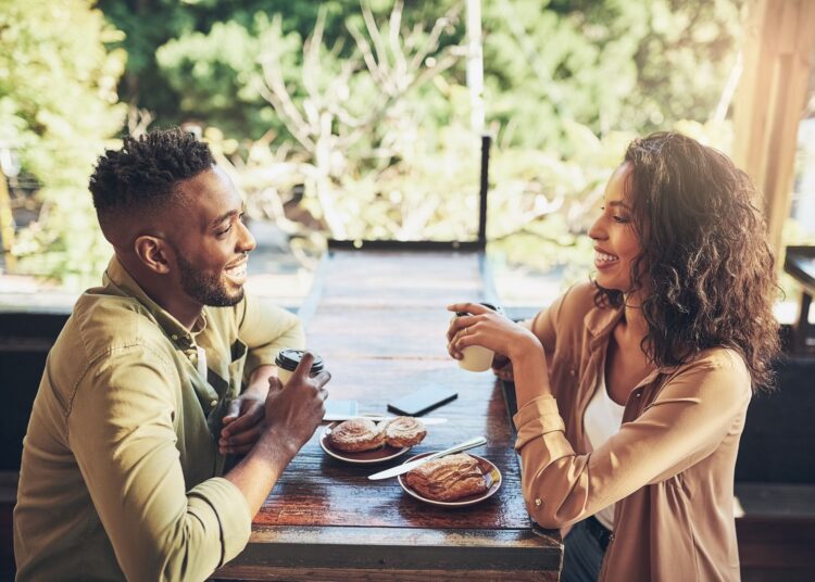 10 pyetje që mund t’ia bëni atij në takimin e parë!