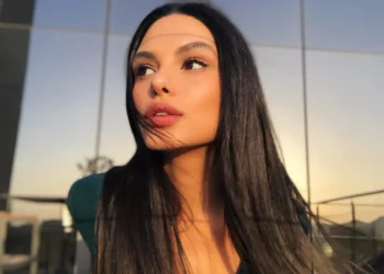 Komenteve negative për familjen, Almeda zgjedh t’u përgjigjet kështu!