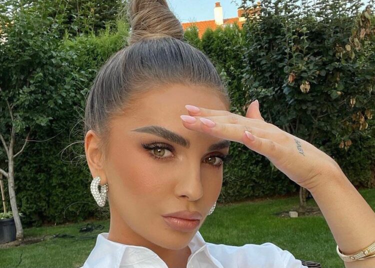 Një foto sa njëmijë fjalë, Beatrix e kujton fëmijërinë kështu!