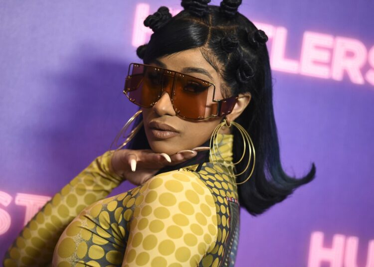 “Më vodhi paratë dhe më braktisi”, Cardi B kujton momentin e vështirë!