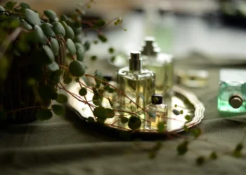 8 mënyra të thjeshta për të dalluar parfumin origjinal!