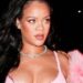 Rihanna bën daljen e parë publike pas lindjes, por reagimi i saj sikur s’na pëlqeu