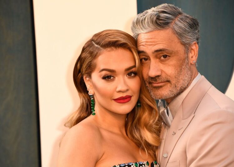 Rita Ora lë Amerikën dhe rikthehet në shtëpi