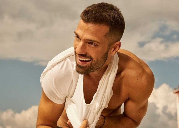 Konstantinos Argiros, fenomeni i muzikës greke në skenën e “Korça Beer Fest” më 20 gusht!