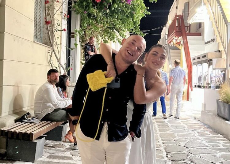 “Bëmë baba, të të ngjaj”, vajza e Blendi Fevziut është kopja e të atit!