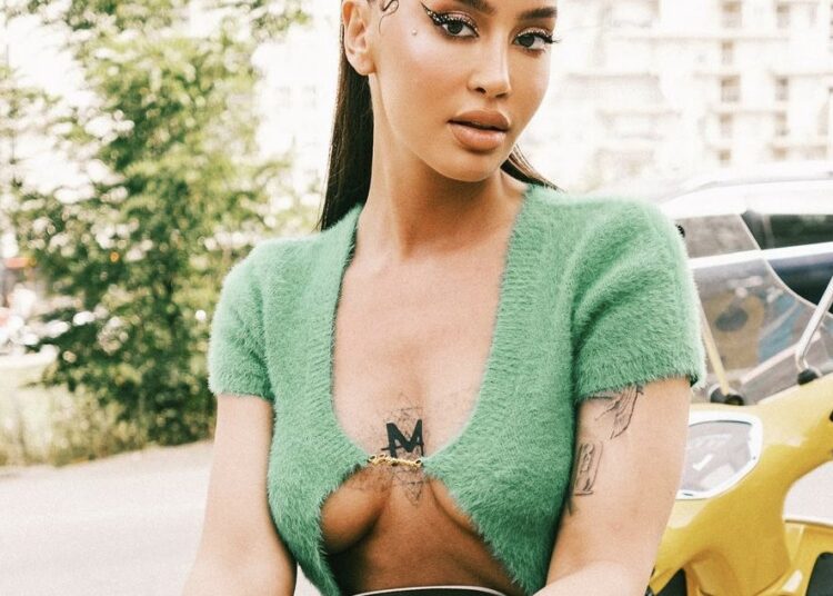 Dafina shqetëson sërish fansat, shfaqet me maskë oksigjeni!