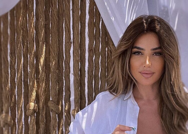 Arjola reagon pas akuzave se përdor “photoshop”: E dua trupin tim, kam lindur 3 fëmijë, nuk m’i kanë dhuruar!