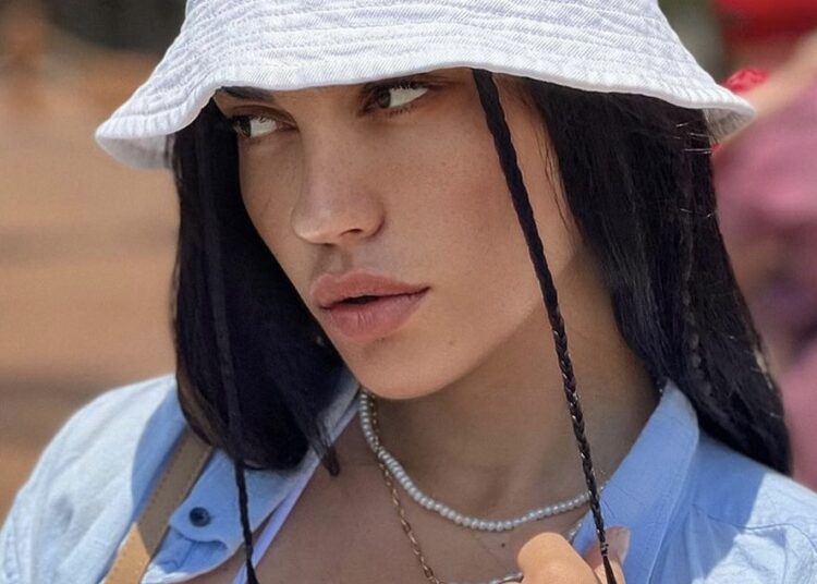 Pas lajmit të shtatzënisë, nisin dhuratat e para për beben e Einxhelit!