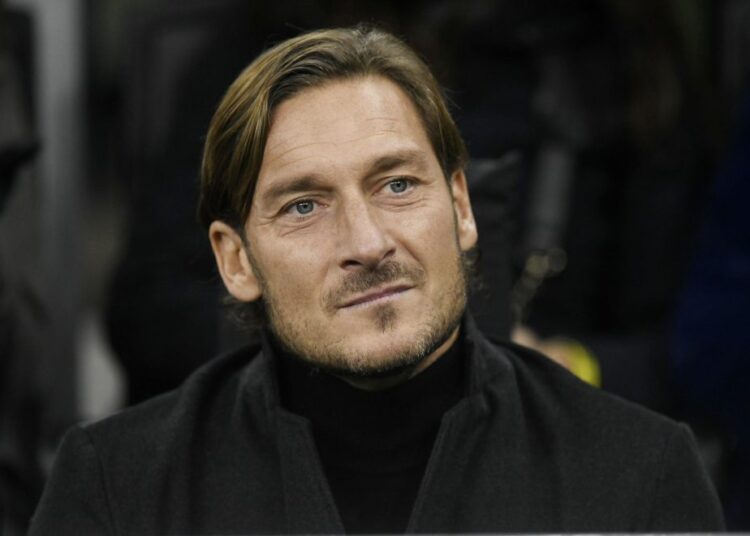 Maskohet për të hyrë në shtëpinë e të dashurës, Totti kapet “mat”!