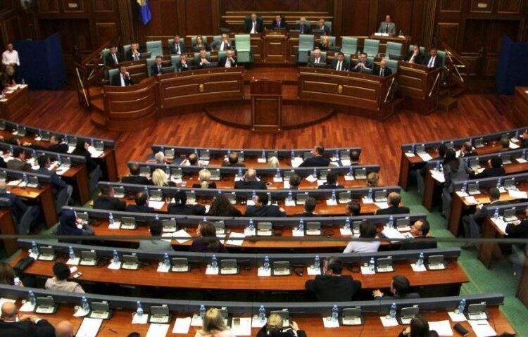 Rrëfehet deputetja e Kuvendit të Kosovës: Nuk di të bëj politikë!