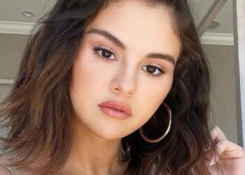 Pasi u kap mat me producentin italian, Selena Gomez gati të martohet dhe të bëhet nënë