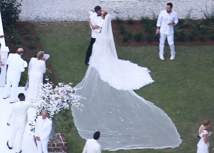 Dalin pamjet nga dasma nr.2, Jennifer Lopez dhe Ben Affleck martohen buzë lumit