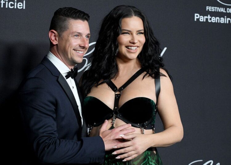 Superylli i “Victoria’s Secret” bëhet nënë për herë të tretë!