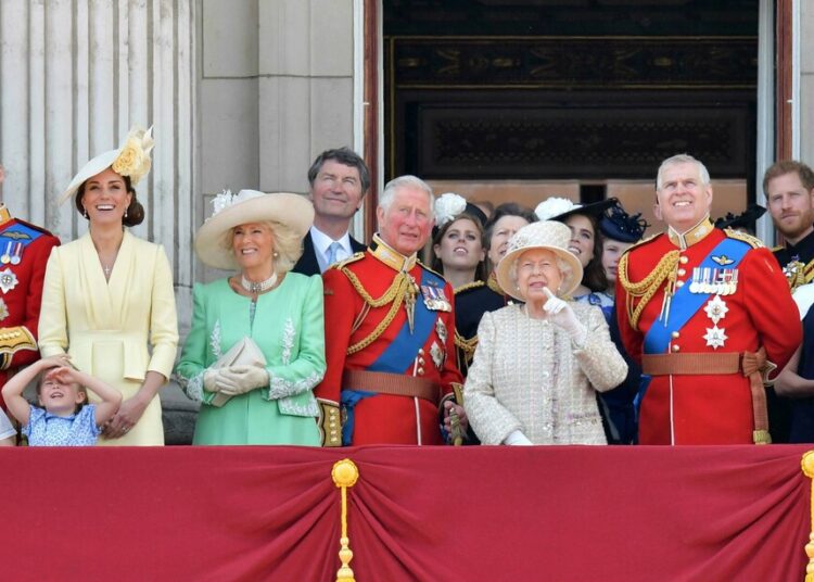 Pas vdekjes së Elisabeth II ndryshojnë titujt mbretërorë! Ja si do të quhen fëmijët e princ Harry-t!