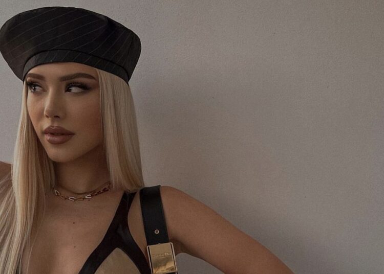 Si do të dukej Fjoralba si mami? Na e tregoi me një foto!