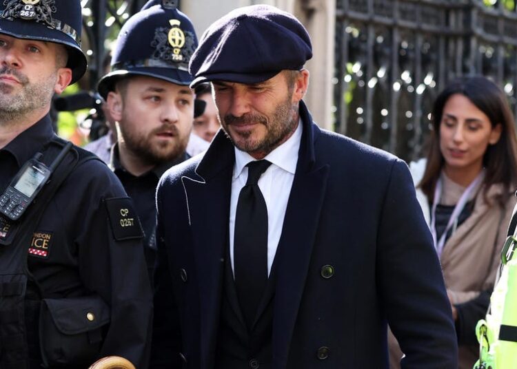 David Beckham priti 12 orë në radhë për të nderuar mbretëreshën Elisabeth II!