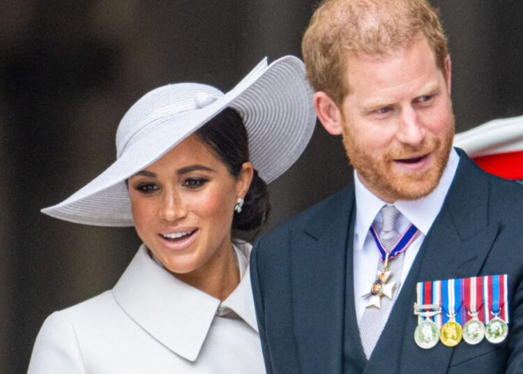 Harry dhe Meghan mbërritën në Mbretërinë e Bashkuar, por a do ta takojnë mbretëreshën?