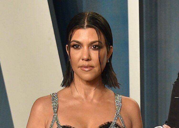 Motrat braktisin Kourtney Kardashian në ditën e rëndësishme!