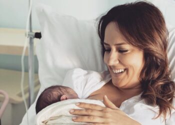 Arbana Osmani bëhet nënë për herë të tretë, vjen në jetë Zoi