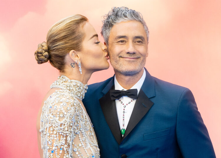 Më në fund! Rita Ora konfirmon zyrtarisht martesën me Taika-n!