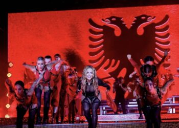 Të lidhur nga Rita Ora