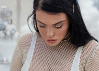 1 muaj më parë Einxhelit i kërkonin të tregonte barkun, tani i thonë: “Kujdes nga syri!”