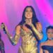 Dua Lipa pësoi një incident në skenë dhe ia plasi të qeshurës