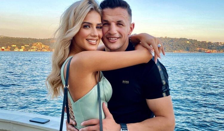 Marigona dhe Robin Krasniqi bëhen prindër për herë të parë