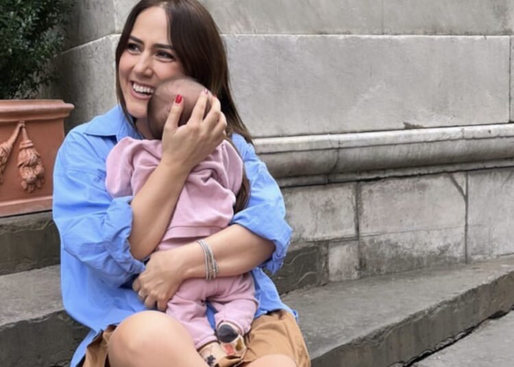 Zoi dhe mami Arbana sapo bënë udhëtimin e parë bashkë!