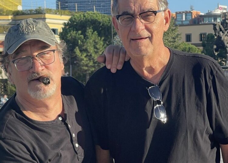 U tha, u bë! Jim Belushi na përshëndet nga Tirana!