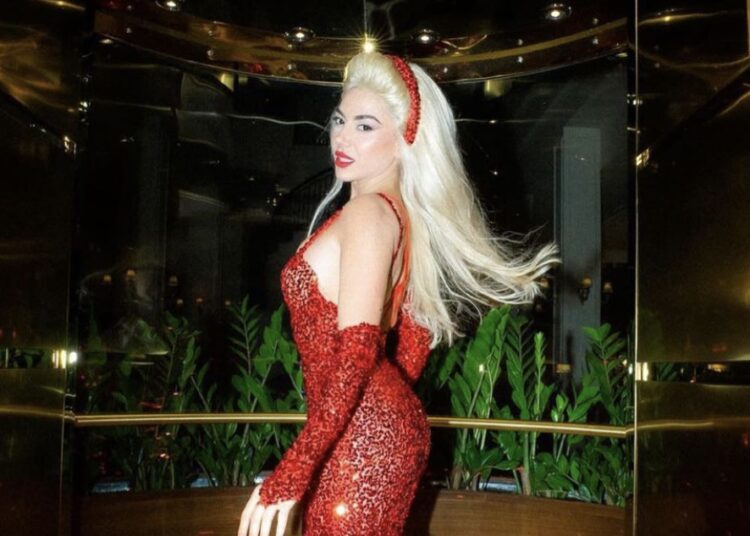 Elvana e zgjodhi veshjen e saj për “Halloween” dhe ne na kujtua “Xixëllonja”!