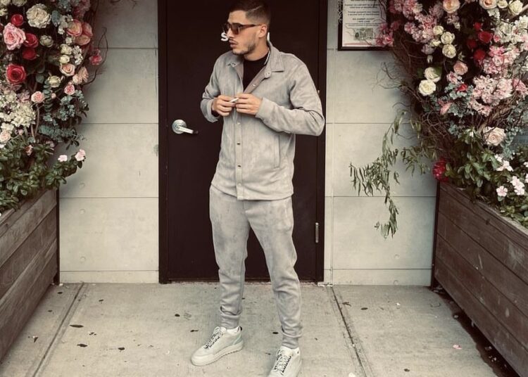 Të njëjtën veshje në emision dhe dasmë, reagon këngëtari: Nuk blej rroba nga 10 mijë euro, paratë ua jap prindërve!