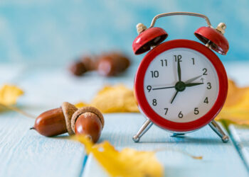 Këtë të diel ndryshon ora, ja çfarë përfitojmë!