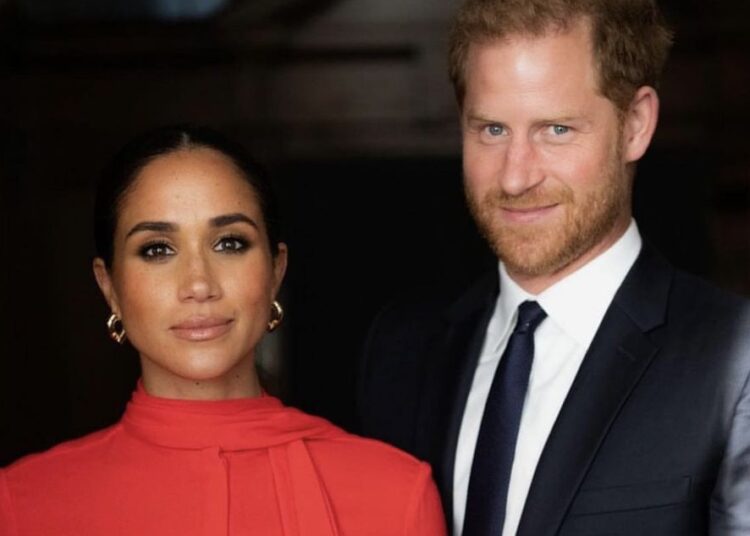 Fotoja e re e Harry-t dhe Meghan është një sfidë e hapur për familjen mbretërore!