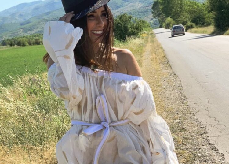 Kur do ta veshë Eranda fustanin e bardhë? E ka veshur dhe fotot do t’i shihni së shpejti!