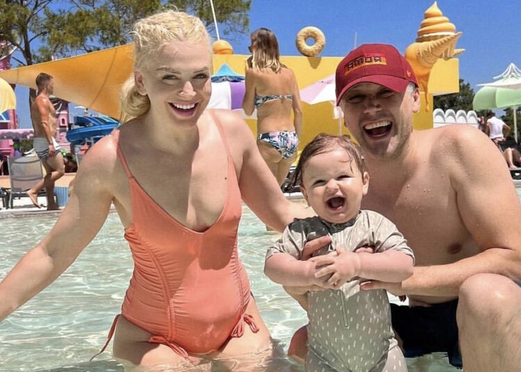 Kur mami Orinda fle, babi Turi dhe Atara nuk rrinë rehat, por bëjnë punët e shtëpisë!