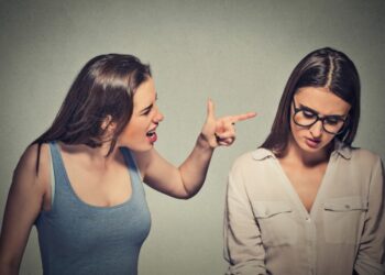 5 shenjat që tregojnë se jeni në një rreth shoqëror toksik!