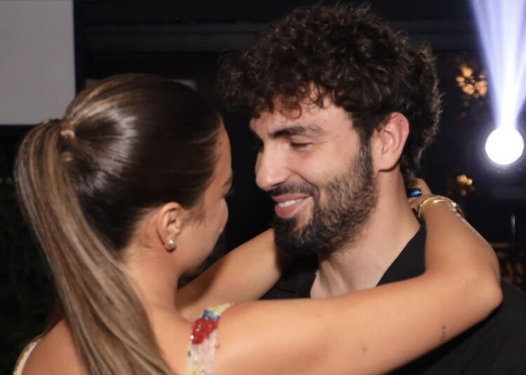 Nën tingujt e këngës së tij, Sara i bën dedikimin special Ledrit!