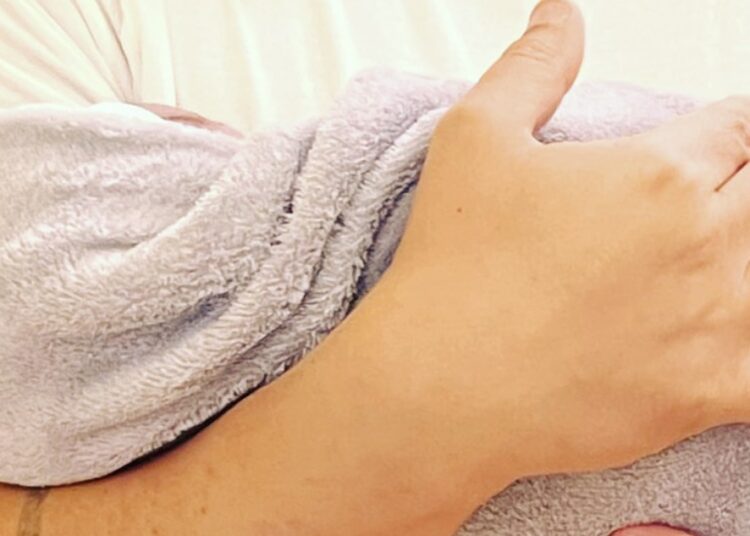 Reperi shqiptar e shoqëroi bashkëshorten në sallën e lindjes dhe arsyeja është domethënëse!