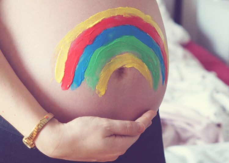 Pas shiut del ylberi/ Këngëtarja e njohur bëhet nënë pas 2 aborteve spontante