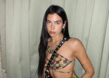 Dua Lipa thotë se ky është viti i parë beqare dhe i pëlqen shumë