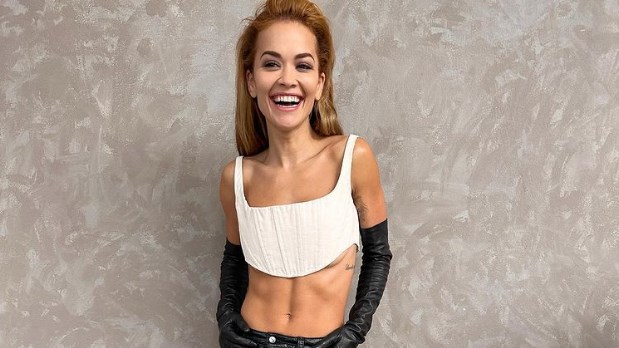 Rita Ora shfaqet me disa kilogramë më pak dhe ky është sekreti i saj i dobësimit