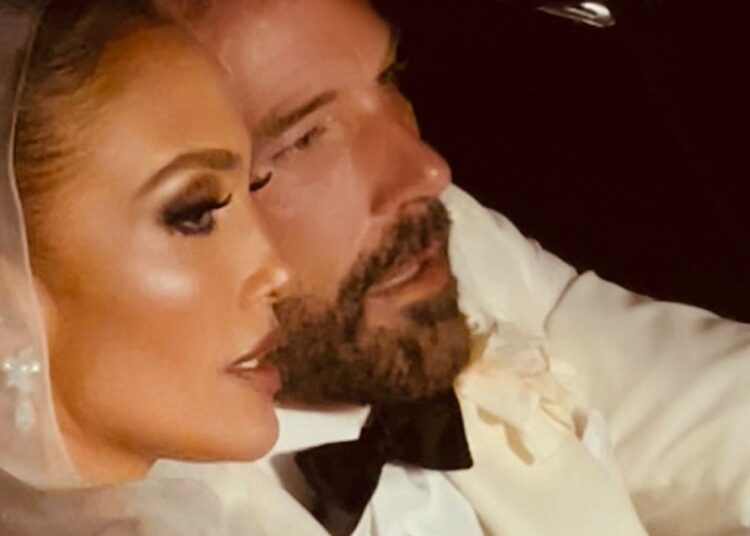 Ben Affleck pa unazën e martesës: A po kalojnë ai dhe Jennifer Lopez një krizë martesore?