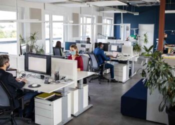 Studim/ Shqiptarët nuk heqin dorë lehtë nga një vend punë, kohëzgjatja mbi mesataren e BE-së!