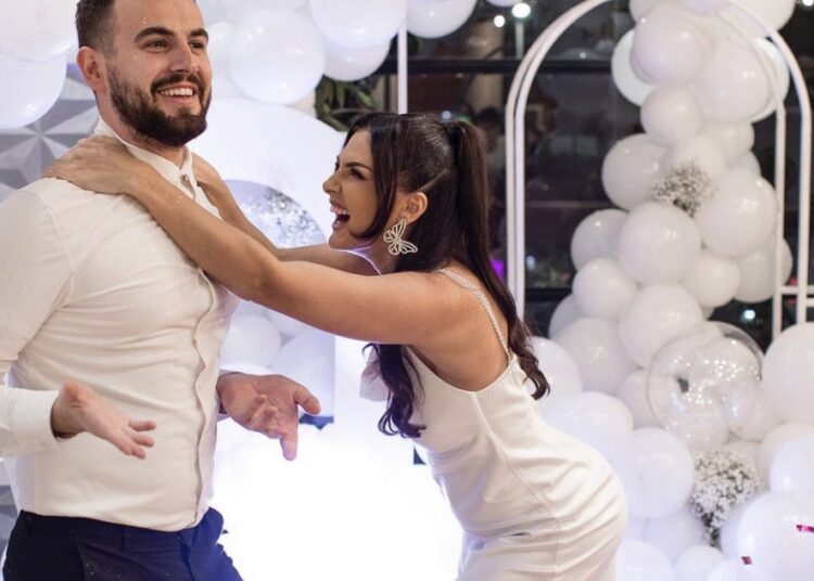 Nënë për herë të dytë, aktorja e njohur zbulon gjininë e bebes!