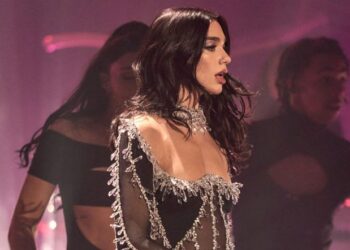 Kaos në stadium, Dua Lipa detyrohet të shtyjë koncertin