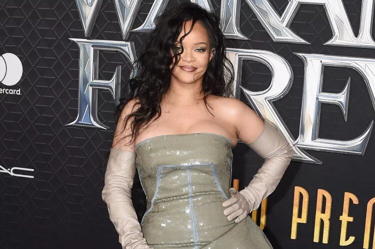 “Është gazmor dhe i shëndoshë”, Rihanna flet si rrallëherë për të birin