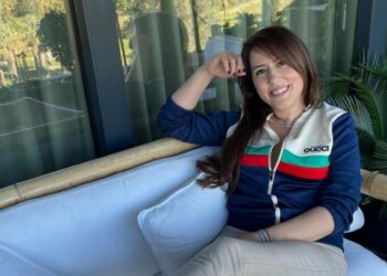 Arbana i ka hapur punë vetes me mikun e ri të familjes